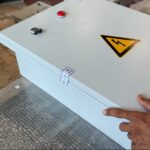 تست نهایی و برچسب پلمپ تابلو های صبا نفت - پروژه نیایش
